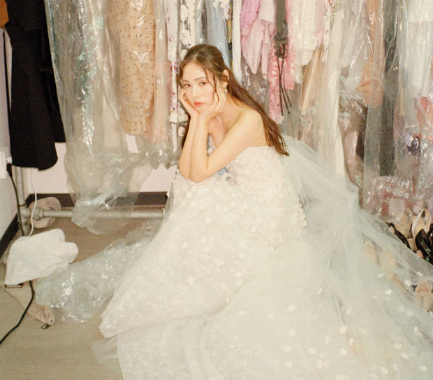 ミン・ヒョリン、結婚式後初のインスタ更新＋ウェディングドレス姿を披露 デバク