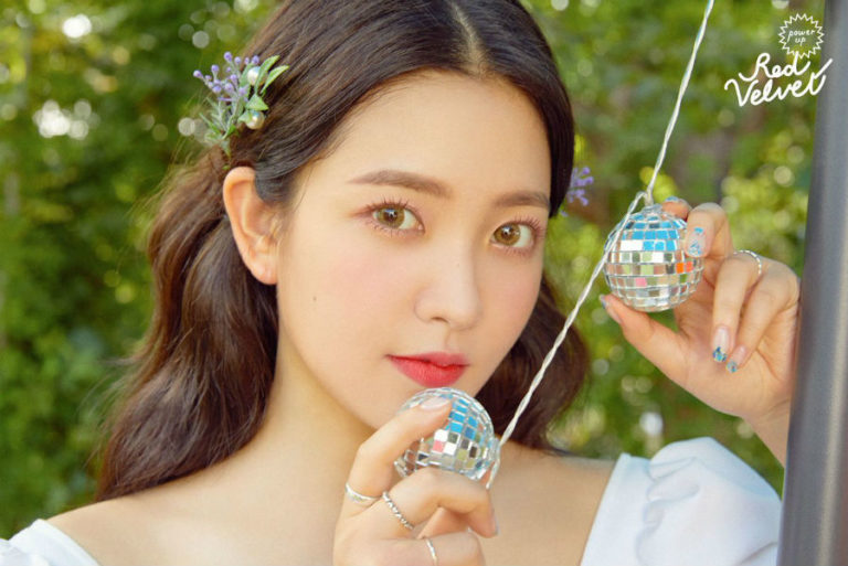 イェリ(Red Velvet)の”Power Up”ダンスに、批判の声 – 他メンバーと合わず