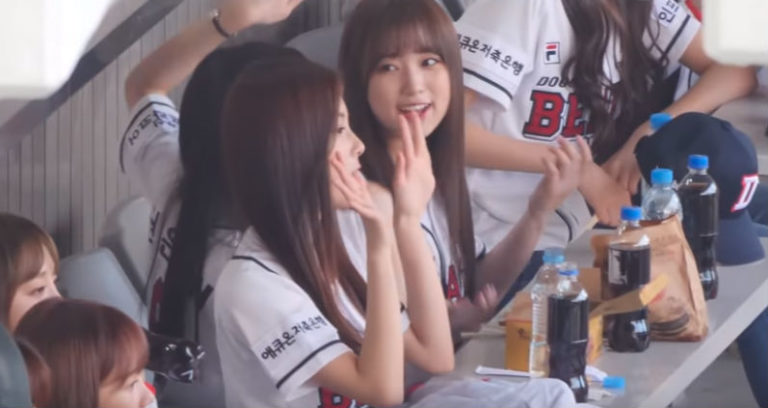 野球観戦中の矢吹奈子(IZONE)ら、Twiceの”Dance the Night Away”をダンス！