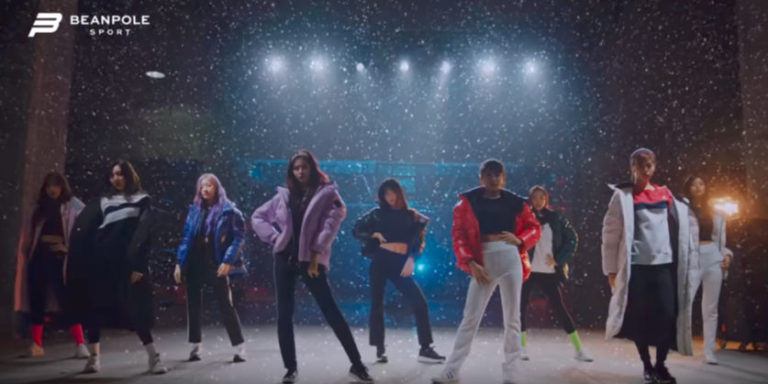 ロングパディング姿のTWICE、激しいダンスを披露 – “Beanpoleスポーツ”新CM