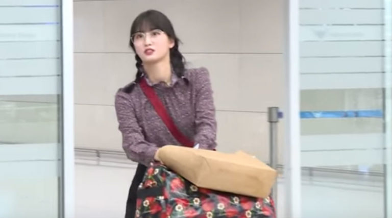 TWICEのモモ、韓国仁川空港に入国(1/30)