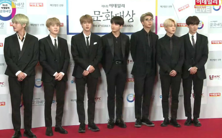 BTS、”第6回イーデイリー文化大賞”レッドカーペットに登場