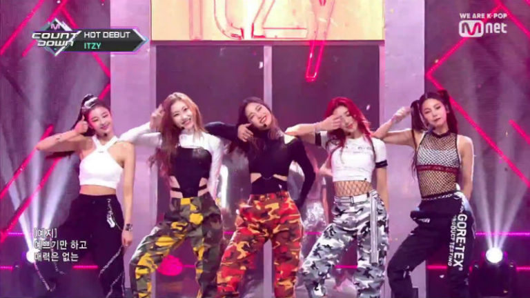 ITZY、音楽番組デビュー！Mカで”DALLA DALLA”披露