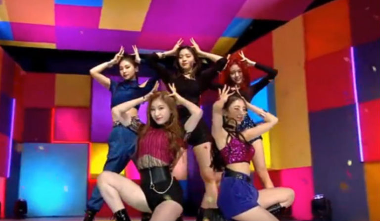 ITZY、ミューバン初登場！デビュー曲”Dalla Dalla”披露
