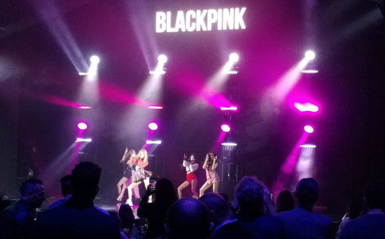 BlackPink、UMGグラミーショーケース出演 – “Ddu-Du Ddu-Du”披露