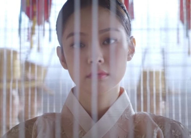 BlackPinkのジェニ、韓服姿を披露！パラダイス・シティCF