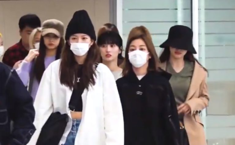 TWICE、ドームツアー「#Dreamday」終え帰国(4/7)