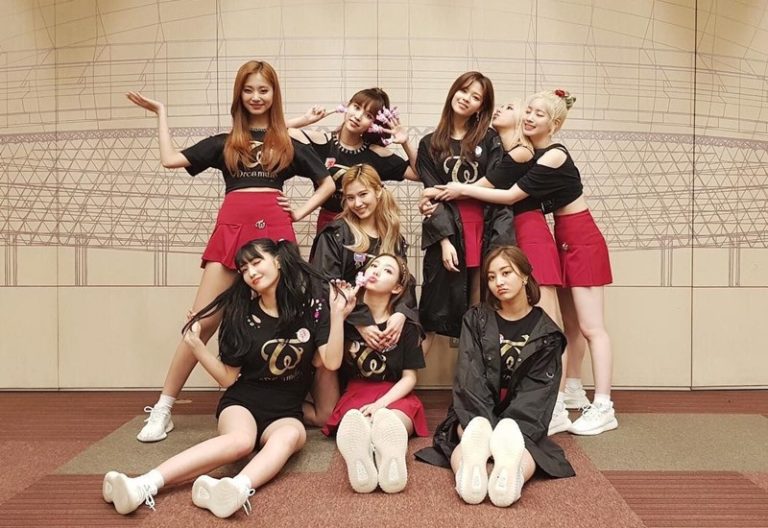 TWICE – 日本シングル”Happy Happy”&”Breakthrough”、7月発売へ