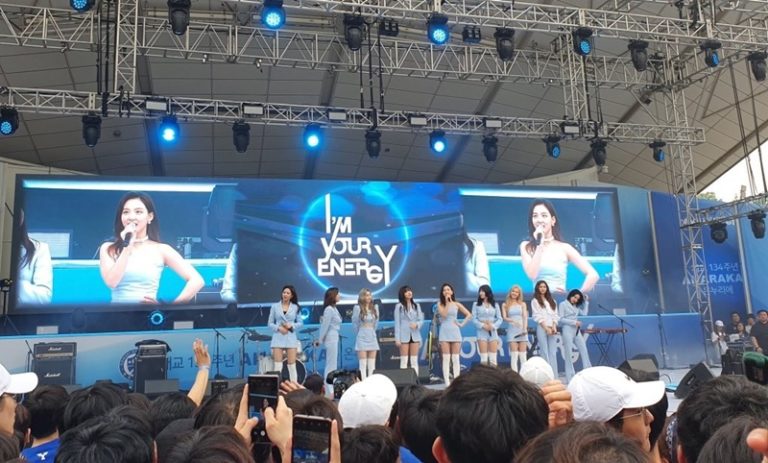 TWICE、延世大の学園祭に出演 – “FANCY”披露