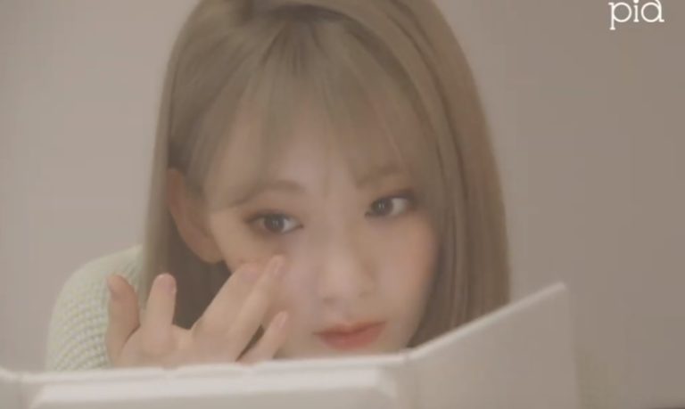 IZOne宮脇咲良、コンタクトレンズ”Molak”のイメージモデルに就任