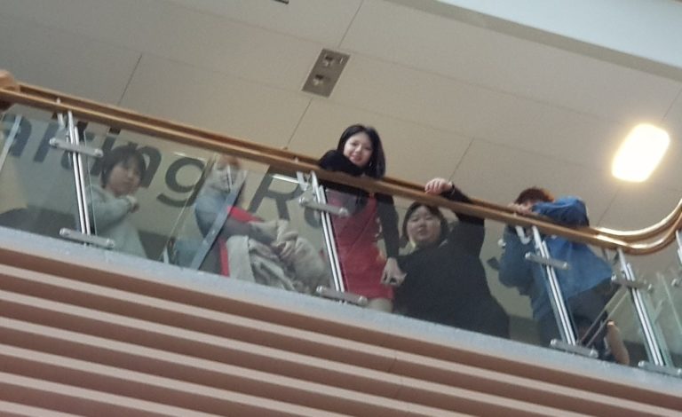 TWICE、MBC社屋で目撃 – “MBC歌謡大祭典”事前収録に参加?