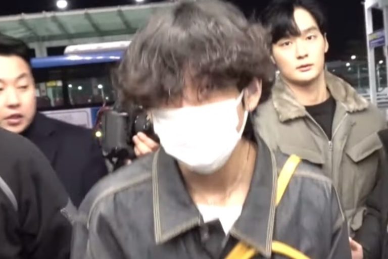 BTS、LAへ出国 – 米人気トークショーで”Black Swan”披露へ