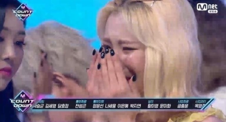 Momoland、6人体制初1位に涙 – “Thumbs Up”1冠