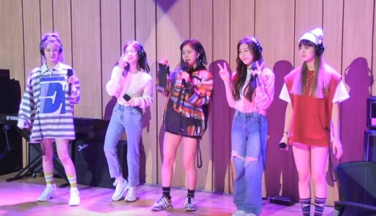 ITZY、ラジオで新曲”WANNABE”生歌披露