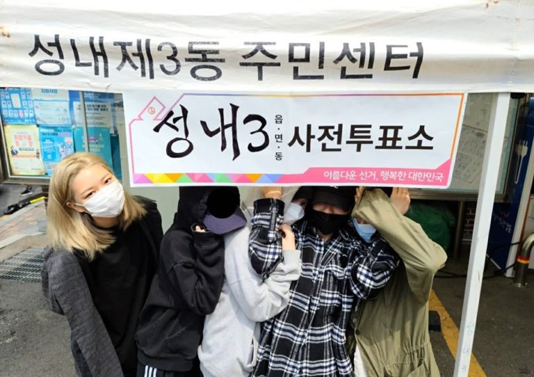 TWICEジョンヨンら、期日前投票に参加