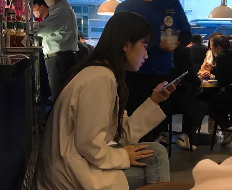 IZOneユジン、ハンバーガー店で目撃