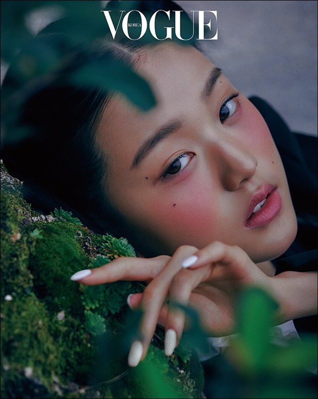 IZOneウォニョンミンジュ「Vogue Korea」10月号に登場 - デバク
