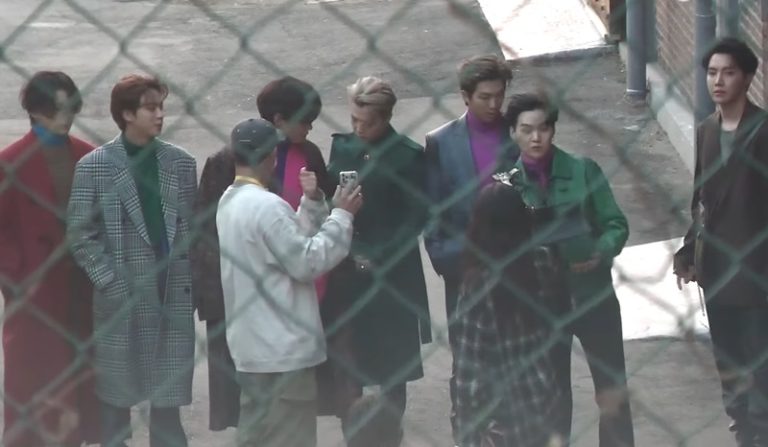 BTS、レトロファッションで撮影中の姿目撃