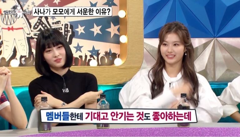 TWICEサナ「メンバーに耳かき」「モモ、スキンシップ嫌がる….寂しい」