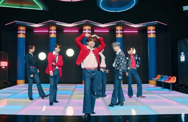 BTS、「Dynamite」"ベストアーティスト"ステージ映像公開 - デバク