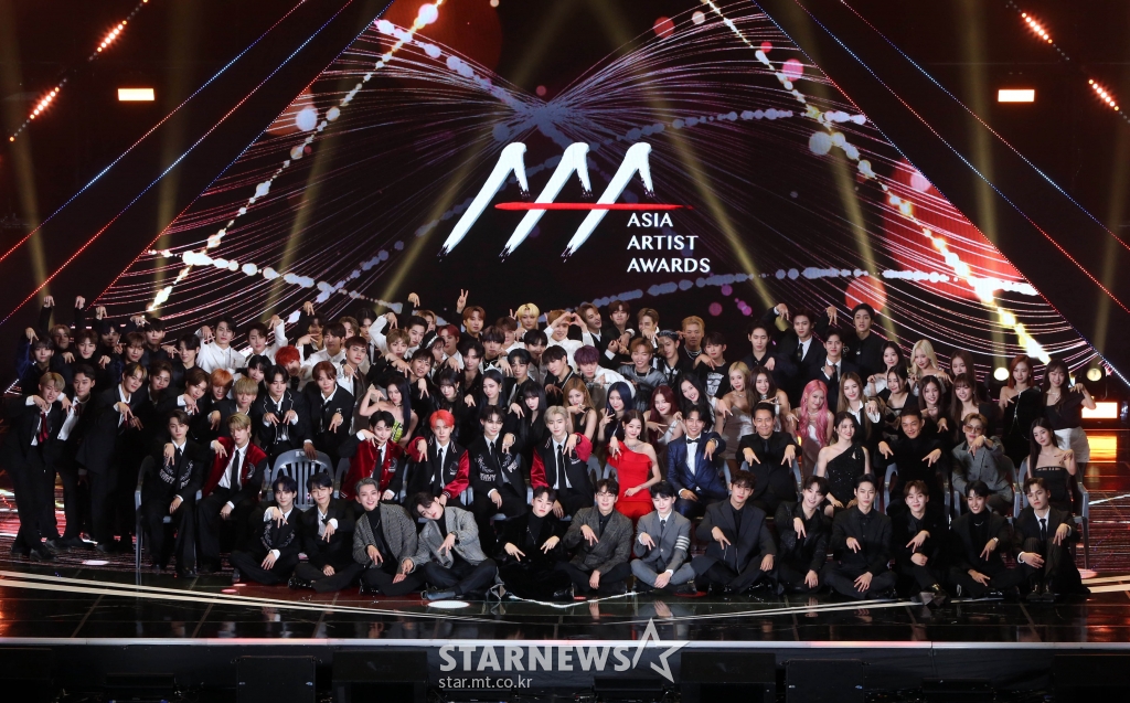 2021 AAA」受賞者一覧：大賞は、イ・ジョンジェ, BTS, Seventeen, ユ・アイン, aespaなど - デバク