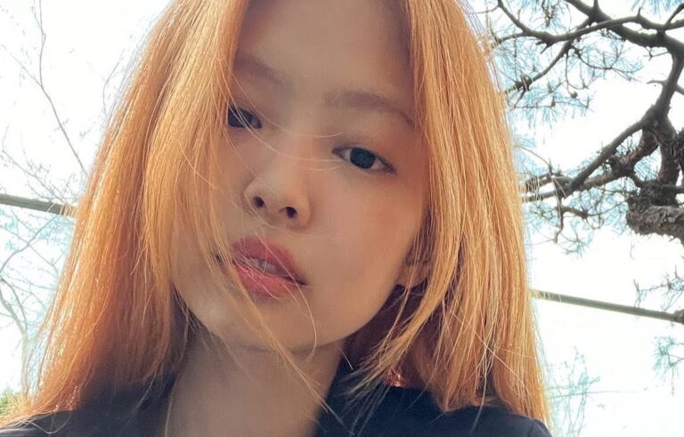 BlackPinkジェニ「オレンジ髪」披露…「カムバック?」
