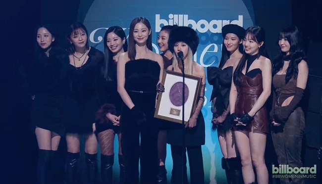 TWICE、ビルボード「Women in Music Awards」授賞式に出席 – 英語でスピーチ