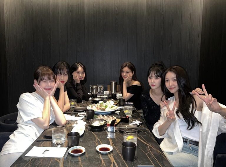 「GFriend」6人完全体、写真公開 – 2年前に電撃解散