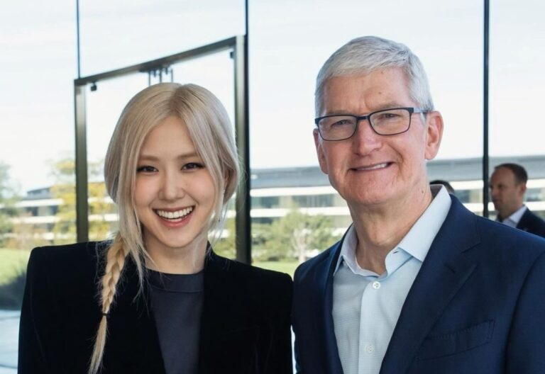 BlackPinkロゼ、「ティム・クック」との2ショット公開！「なんて1週間…..英勲章にAppleパーク」