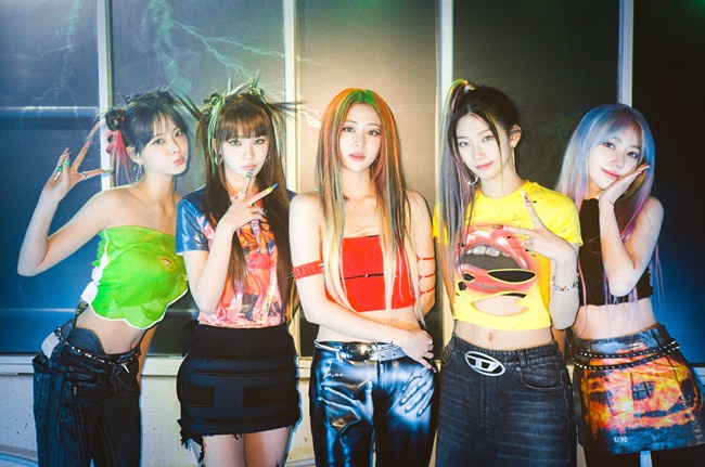 Le Sserafim、初日19万枚….前作比「7割」激減 – NMIXX下回る