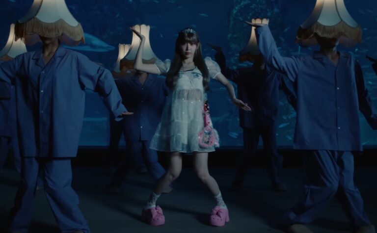 Le Sserafim、新曲「Crazy」韓国音源チャートで苦戦….2日目65位に – 前タイトル曲「EASY」は2日目「18位」