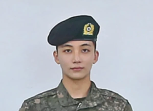 “入隊”Seventeenジョンハン、「軍服姿」公開！