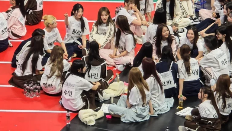 「アユクデ2025秋夕」収録写真！ILLIT, Meovv, ハツハ, izna, KiiiKiii, Fifty Fifty交流ショット