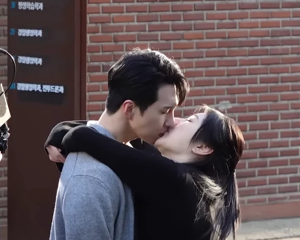 IZ*ONEイチェヨン、キスシーンに挑戦！「Vixxケン」と