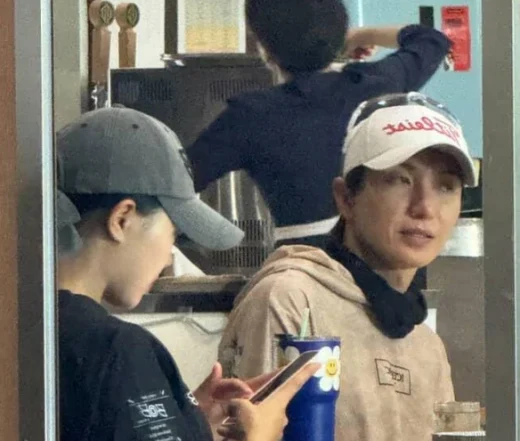 Super Juniorイトゥク(42)、23歳「女性ゴルファー」一緒の姿キャッチ！付き合ってる?