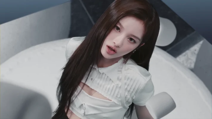 NMIXX、先行曲「Spinnin’ On It」MV公開 – 初フルAL「Blue Valentine」収録曲