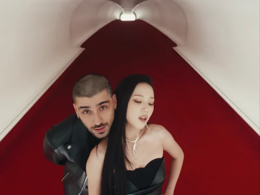 BlackPinkジス x ゼイン・マリク -「Eyes Closed」MV公開