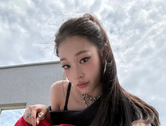 Allday Projectアニー、ユナ後任MCにコネ疑惑 → 「MBC歌謡」PDが説明「時代が注目する新人、自然な人選」