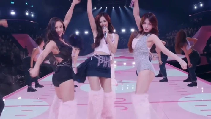 TWICEツウィ、謝罪…「Victoria’s Secret」パフォで「喉の調子が悪かった」