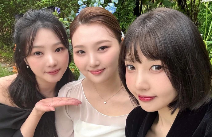Red Velvetジョイ「3姉妹」写真UP – 妹が結婚