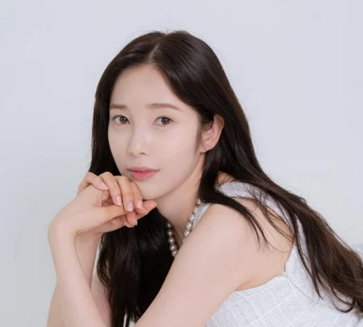 Aprilチェギョン、バドミントン選手(イ・ヨンデ)と熱愛中