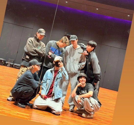 BTS「練習室集合」写真UP！カムバ準備? ウィンター彼氏「ジョングク」も参加、脱退求めるトラックデモ続く中
