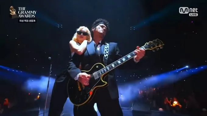 ロゼ x ブルーノ -「2026グラミー」で「APT.」披露！オープニングに登場