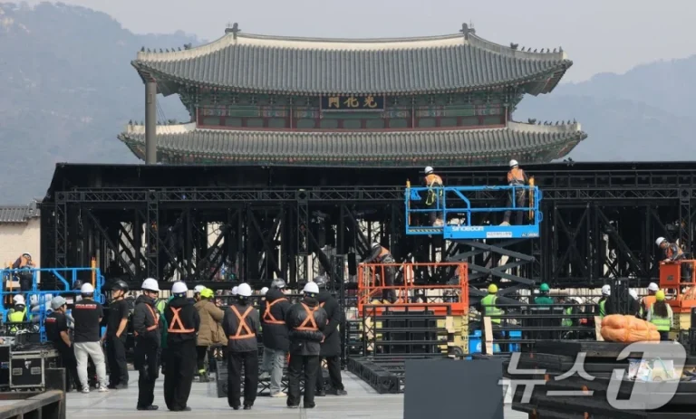 BTS「光化門」ライブ、屋外ステージ設置進む