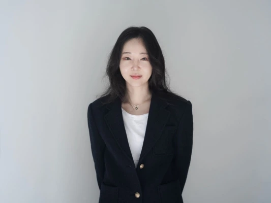 ミンヒジン vs ビリフ, ソス裁判、審理ストップ…次期期日未定に – HYBE「プットOP」控訴審が影響か