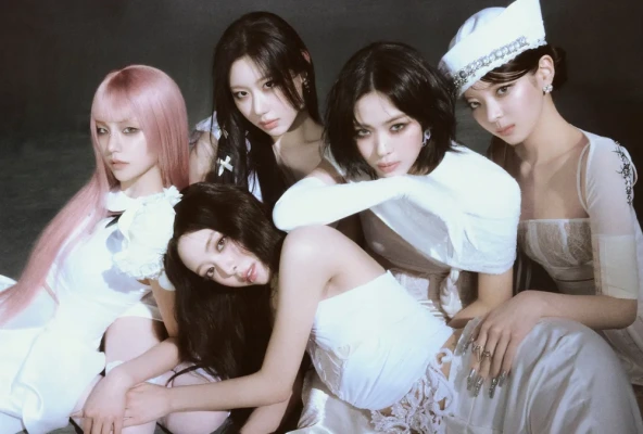 ILLITユナ、新曲「It’s Me」賛否に言及…「魔法少女コンセプト捨てたのかと言われるけど…」