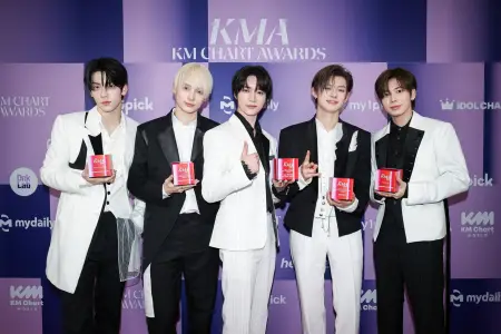 TXT、「KMA」大賞アンコール生歌に賛否…「歌えない」「ヒュニンカイだけ上手い」「音響問題だ」