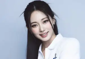 TWICEツウィに熱愛説 → 母親が否定「ただの友人、推測やめて」
